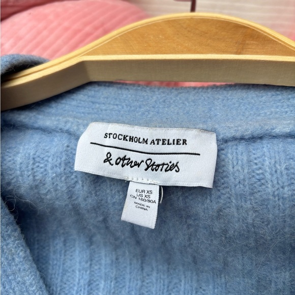 & Other Stories Wool Blend Alpaca Soft V-Neck Cardigan in Baby Blue Size XS - Picture 7 of 8